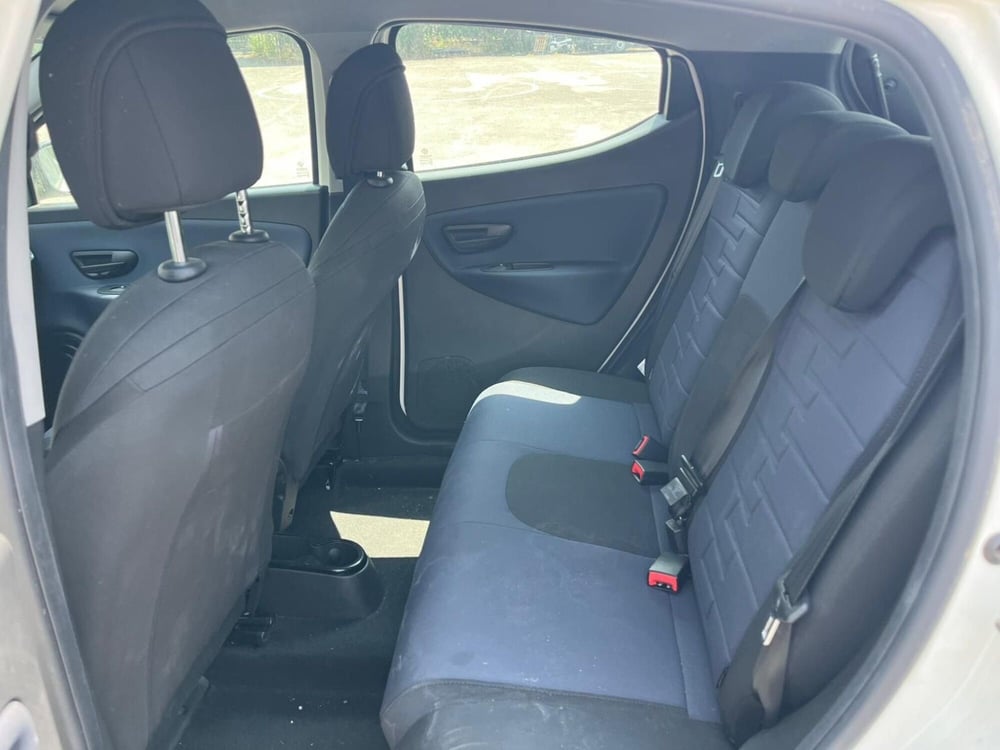 Lancia Ypsilon usata a Milano (13)