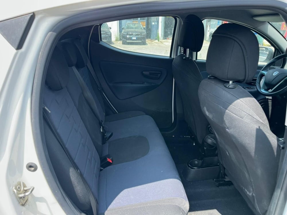 Lancia Ypsilon usata a Milano (14)