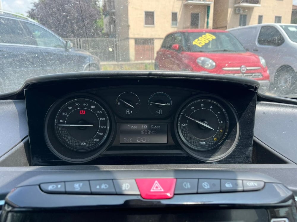 Lancia Ypsilon usata a Milano (17)
