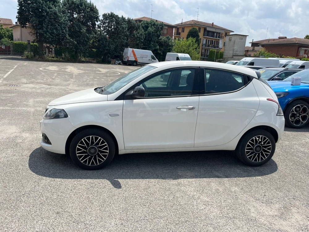 Lancia Ypsilon usata a Milano (4)
