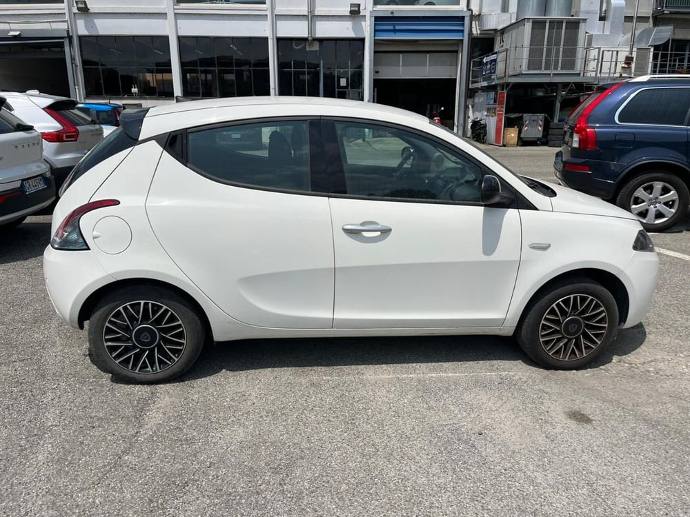 Lancia Ypsilon usata a Milano (5)