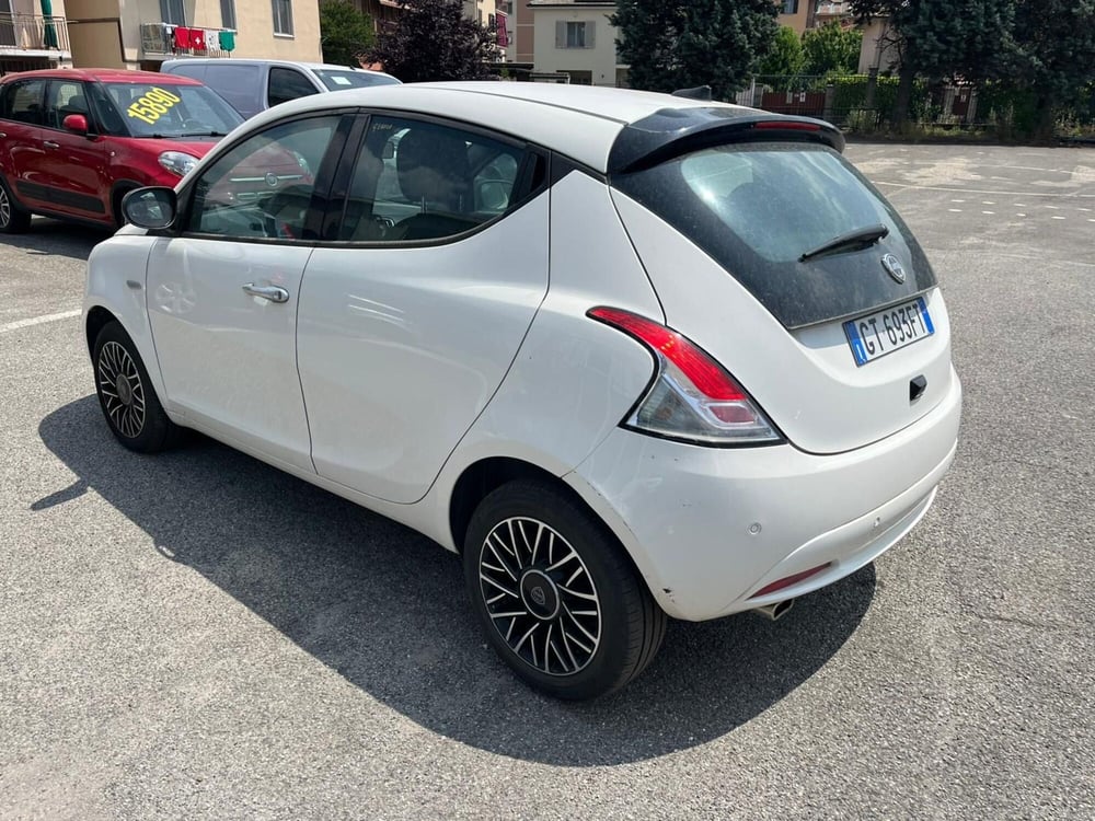Lancia Ypsilon usata a Milano (6)