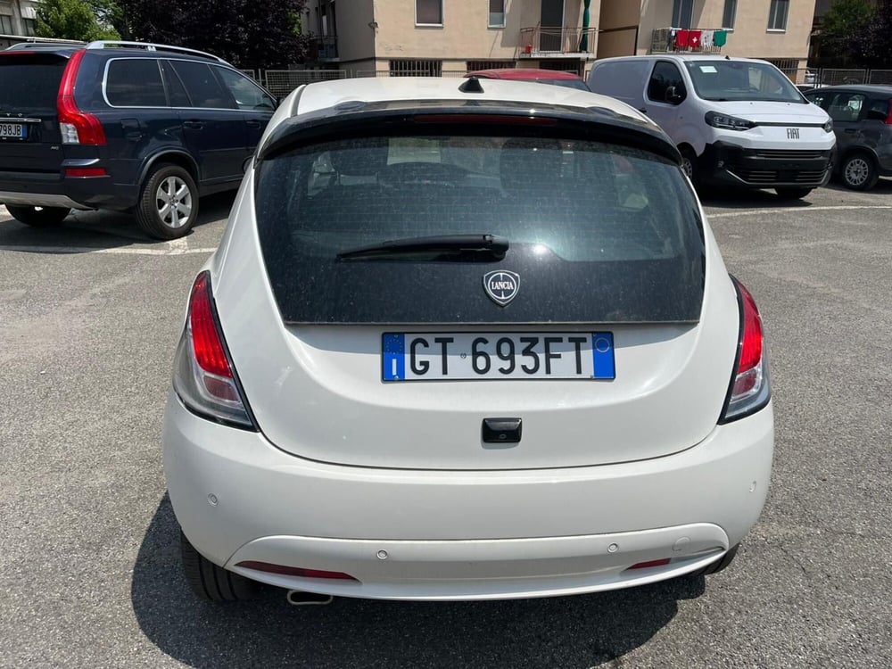 Lancia Ypsilon usata a Milano (8)