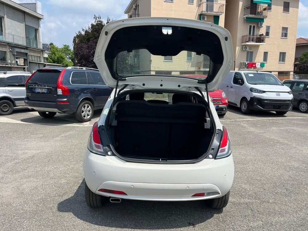 Lancia Ypsilon usata a Milano (9)