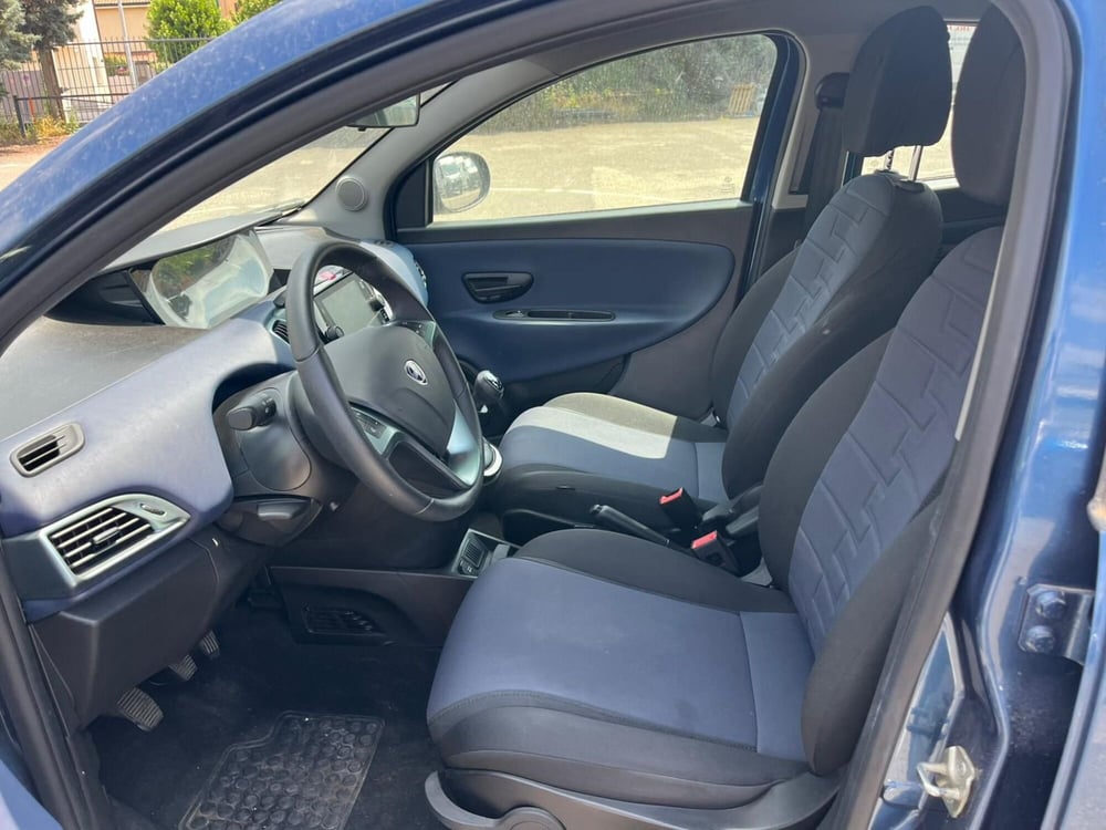 Lancia Ypsilon usata a Milano (11)