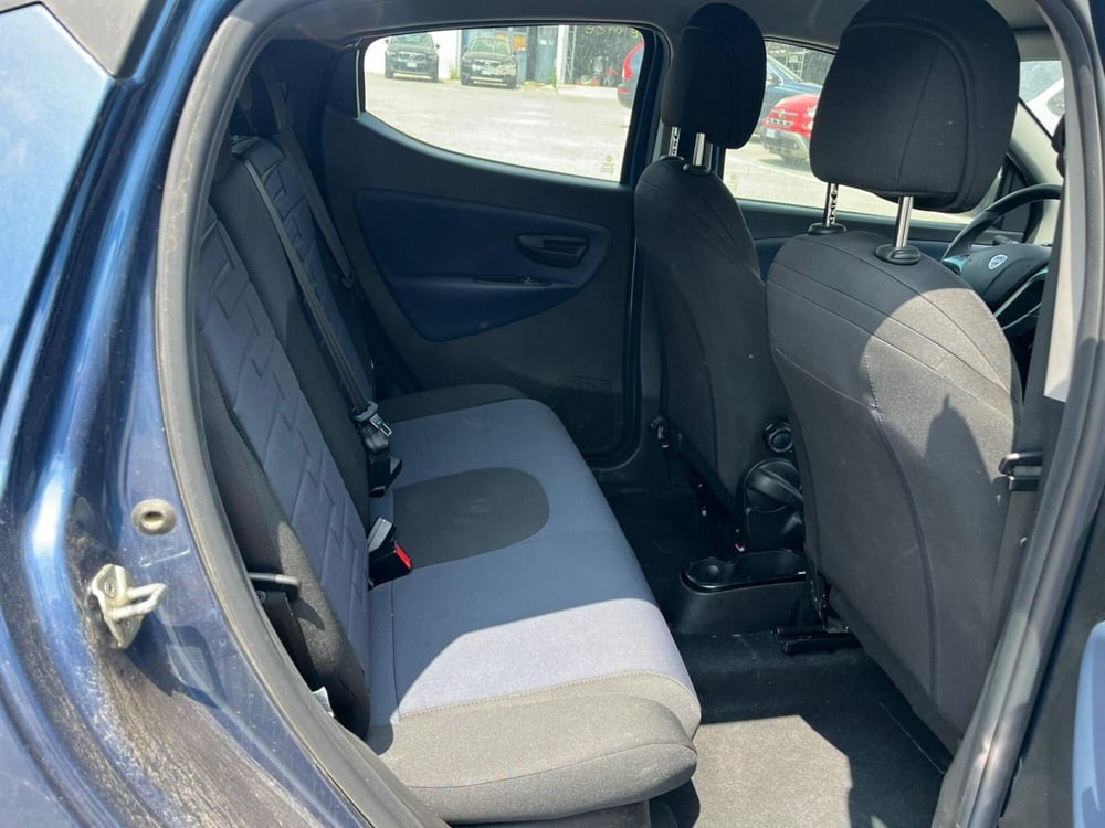 Lancia Ypsilon usata a Milano (14)