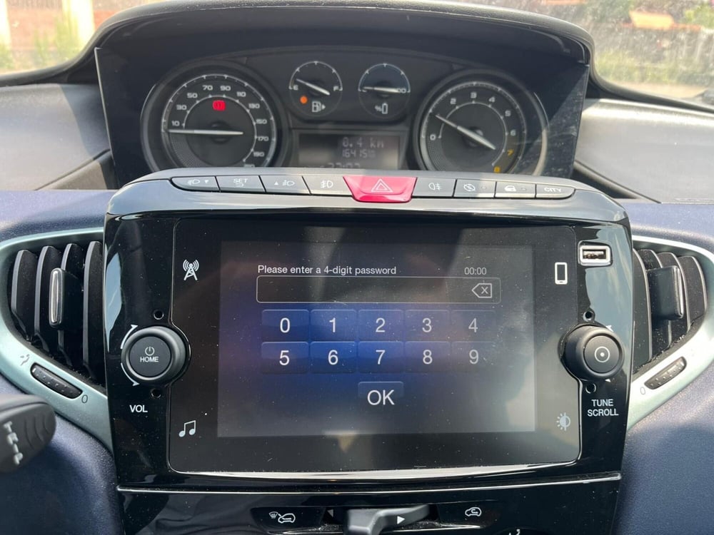 Lancia Ypsilon usata a Milano (16)