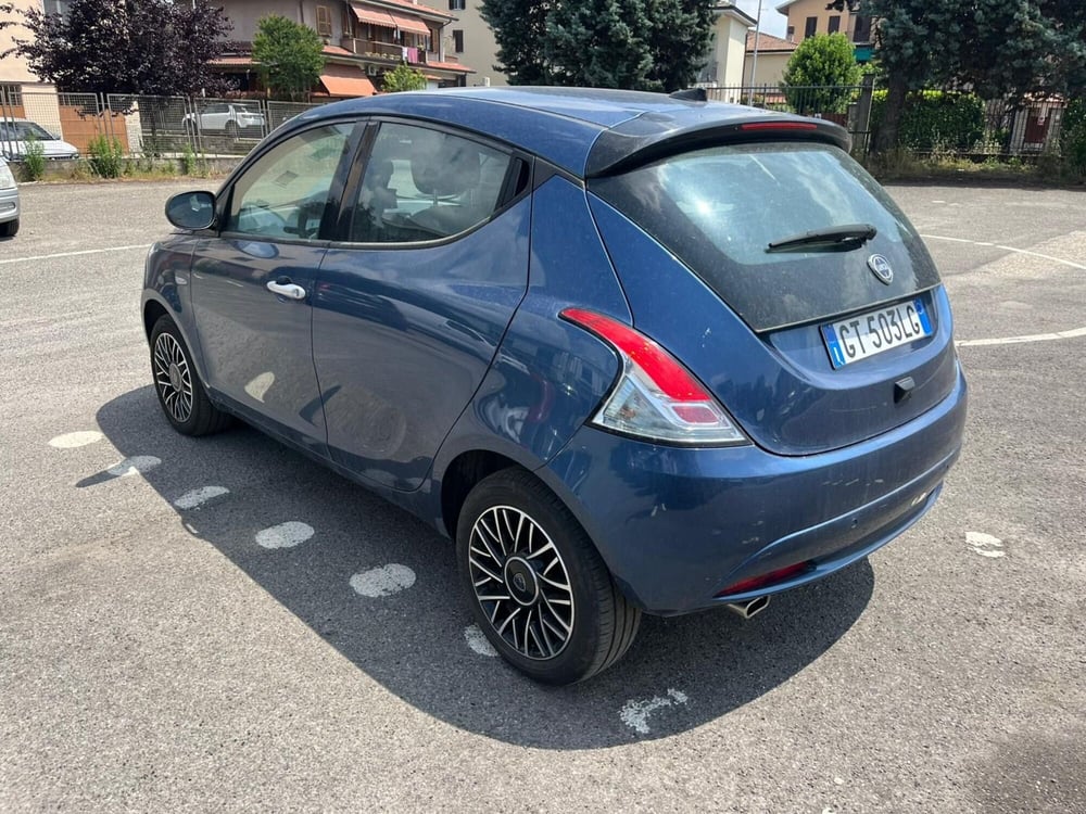 Lancia Ypsilon usata a Milano (6)