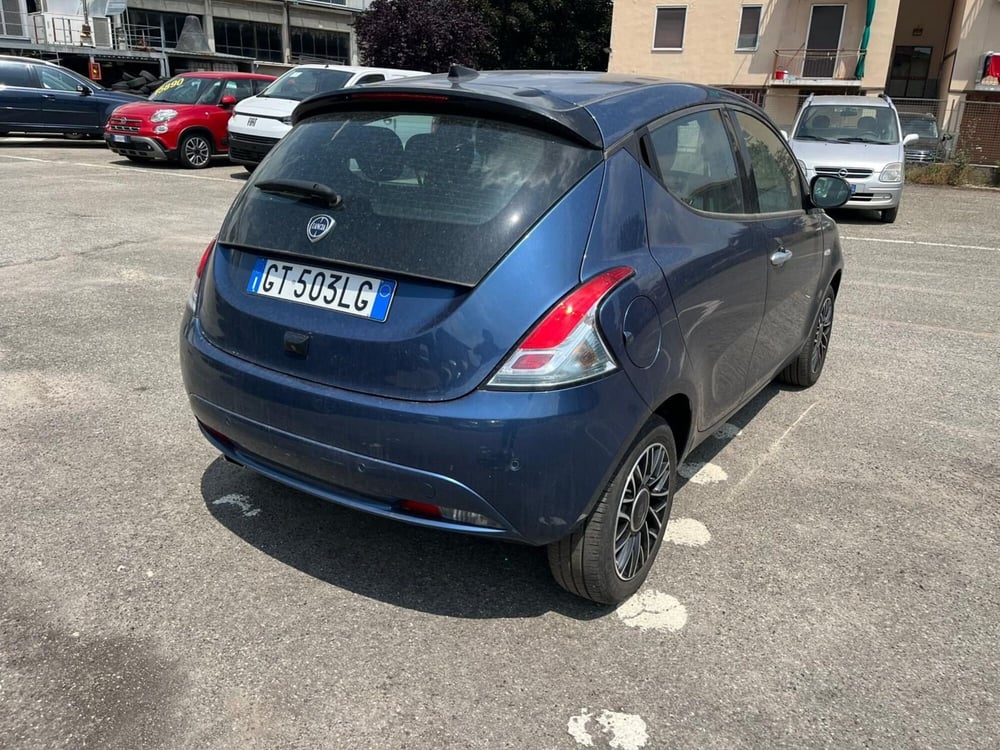 Lancia Ypsilon usata a Milano (7)