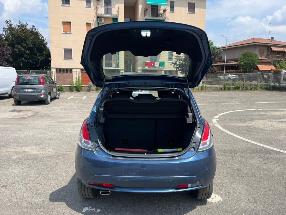 Lancia Ypsilon usata a Milano (9)