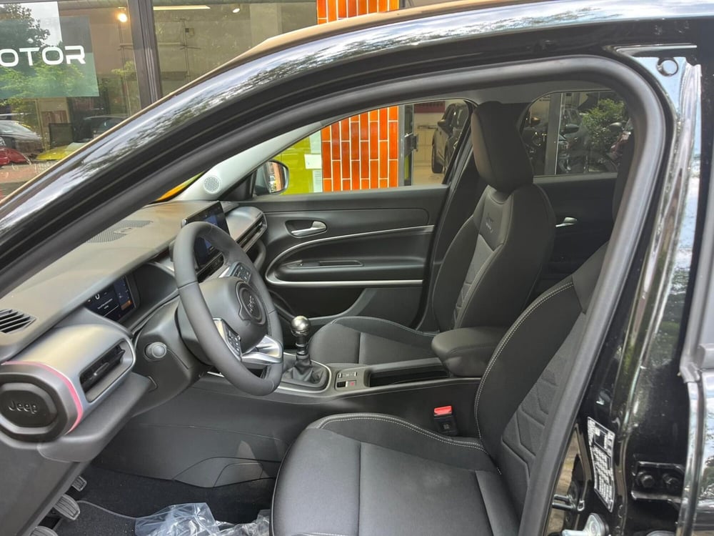 Jeep Avenger nuova a Milano (11)