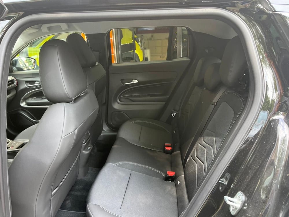 Jeep Avenger nuova a Milano (13)