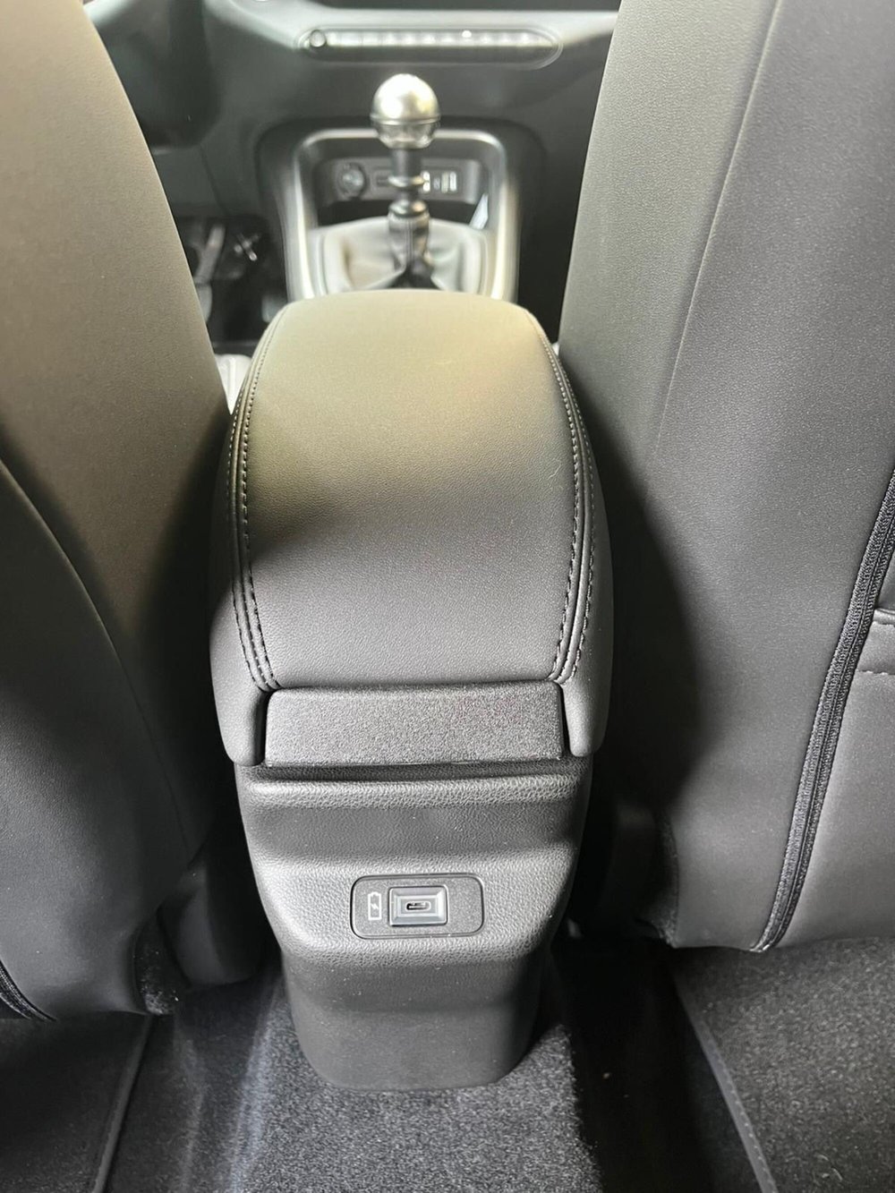 Jeep Avenger nuova a Milano (14)
