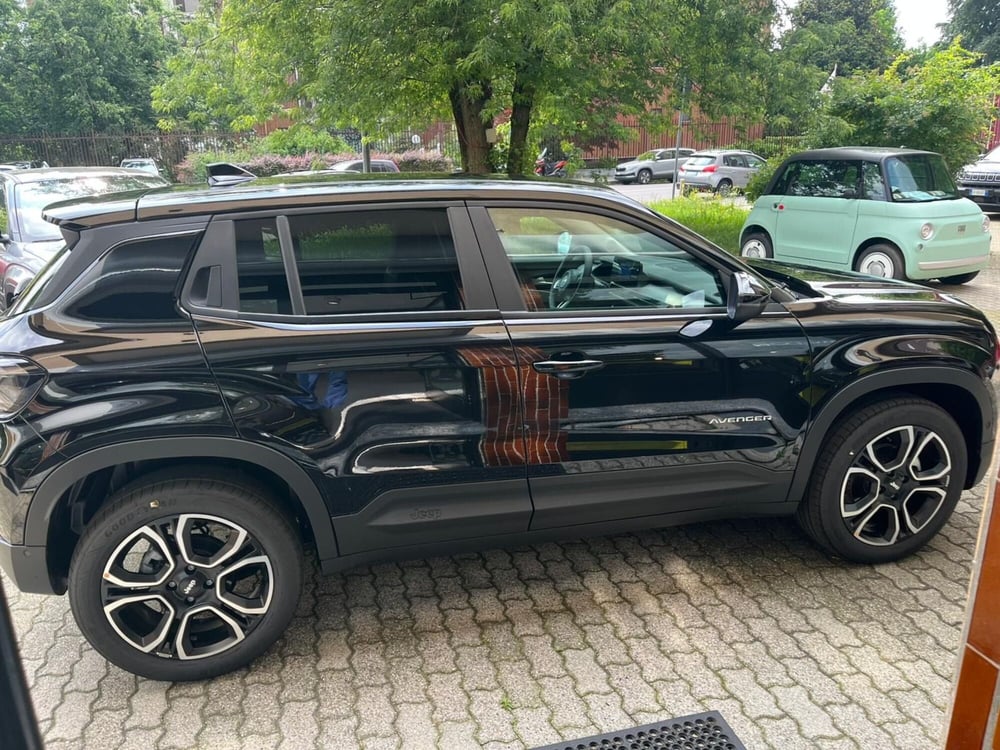 Jeep Avenger nuova a Milano (5)