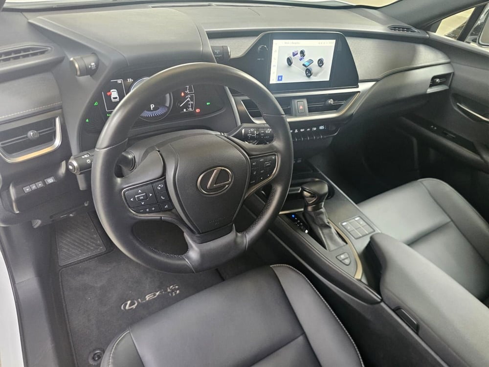 Lexus UX usata a Cremona (5)