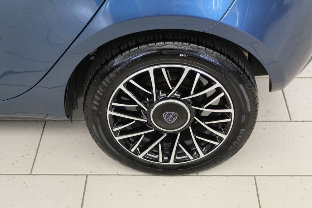 Lancia Ypsilon usata a Cremona (7)