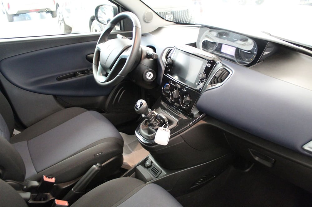 Lancia Ypsilon usata a Cremona (8)