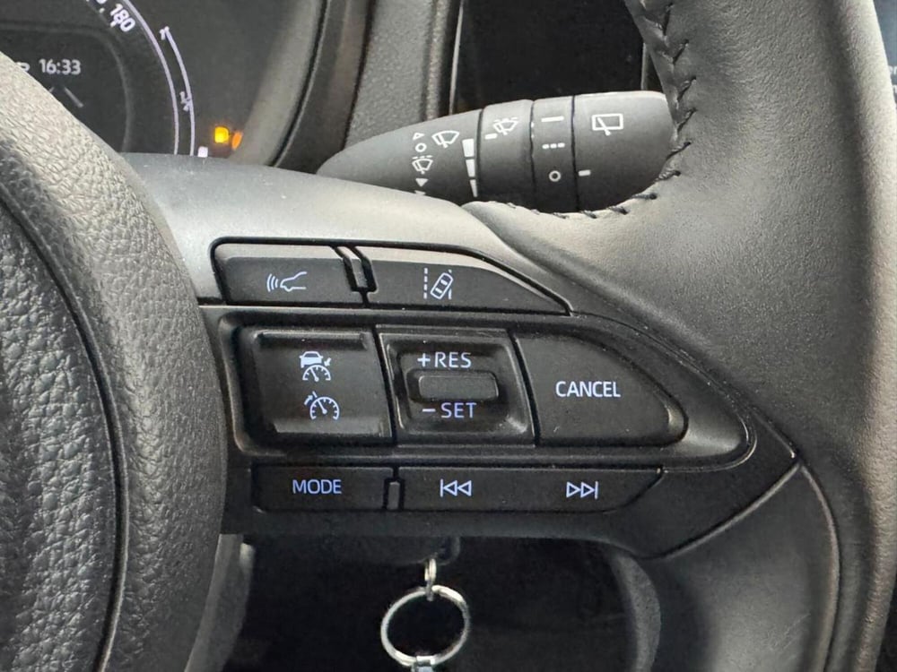 Toyota Aygo X usata a Como (11)