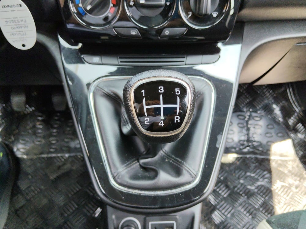 Lancia Ypsilon usata a Pescara (12)