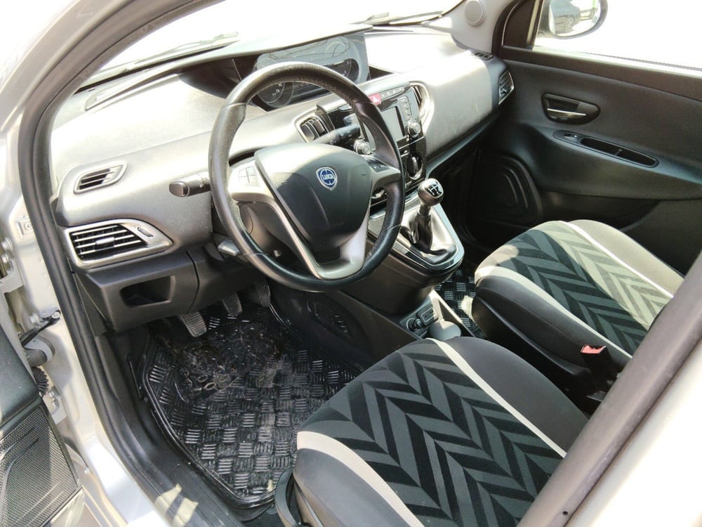Lancia Ypsilon usata a Pescara (19)