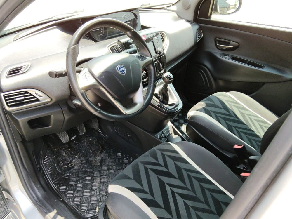 Lancia Ypsilon usata a Pescara (9)