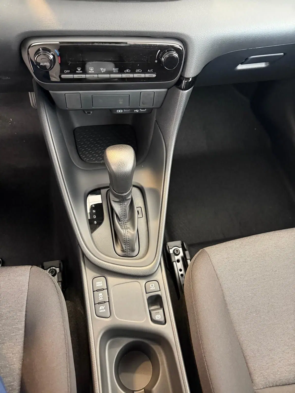 Mazda Mazda2 Hybrid nuova a Prato (10)