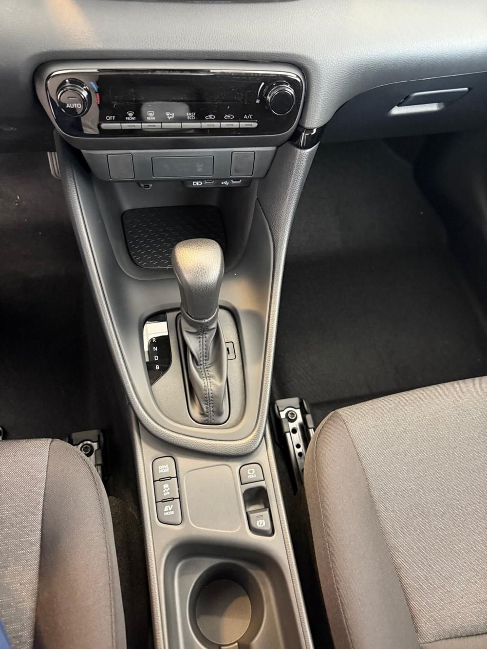 Mazda Mazda2 Hybrid nuova a Prato (10)