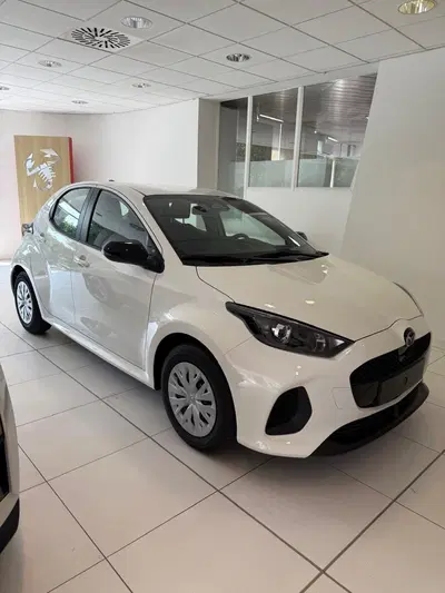 Mazda Mazda2 Hybrid 1.5 VVT e-CVT Full Hybrid Electric Select nuova a Prato