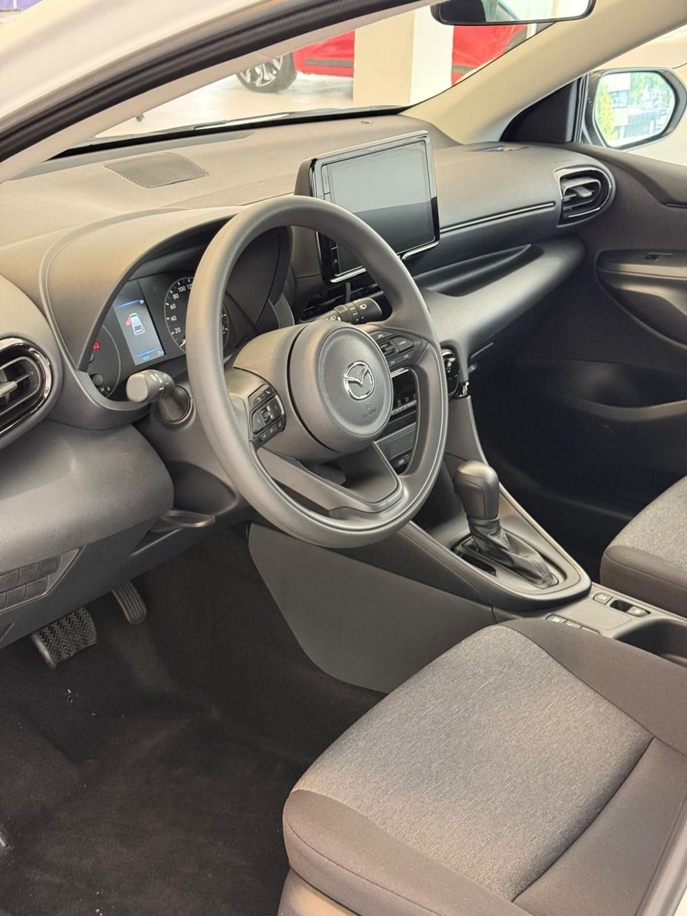 Mazda Mazda2 Hybrid nuova a Prato (7)