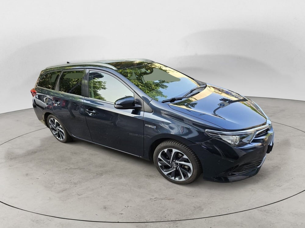 Toyota Auris Station Wagon usata a Milano (2)