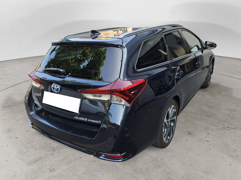 Toyota Auris Station Wagon usata a Milano (3)