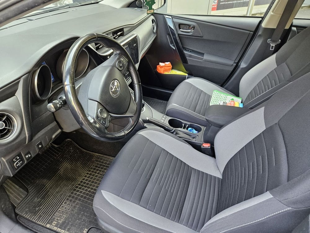 Toyota Auris Station Wagon usata a Milano (4)