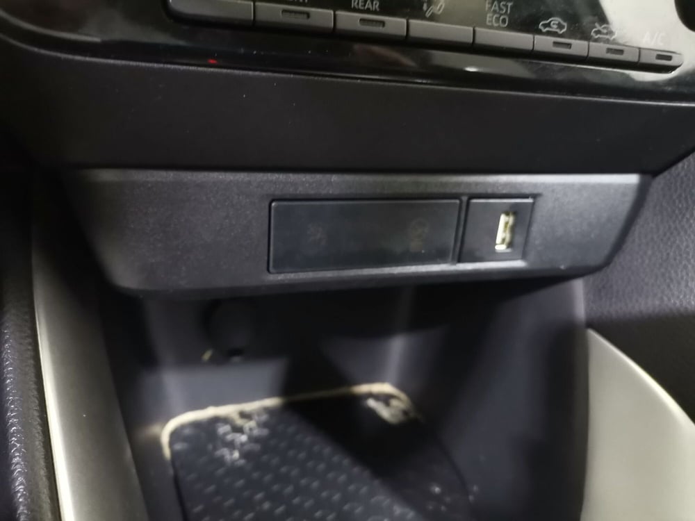 Toyota Yaris usata a Salerno (16)