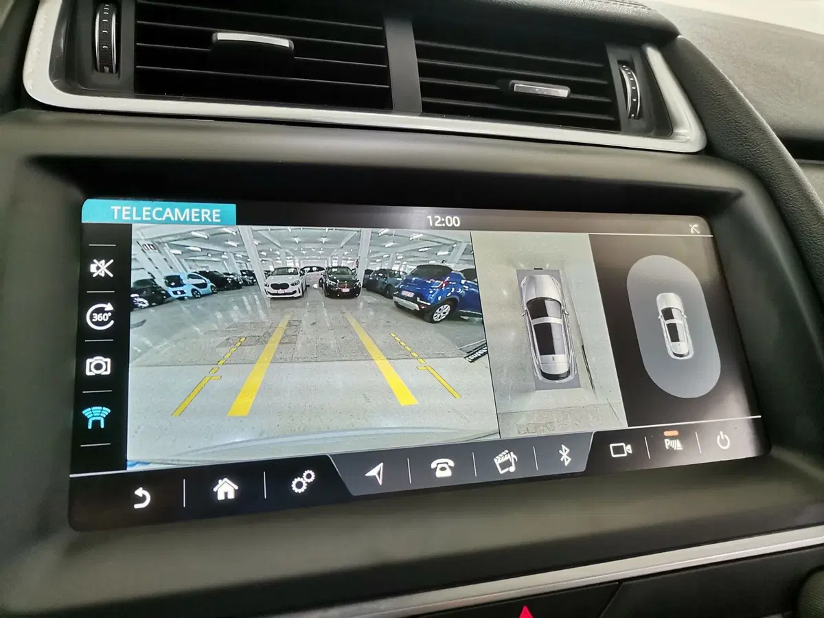 Jaguar E-Pace usata a Salerno (12)