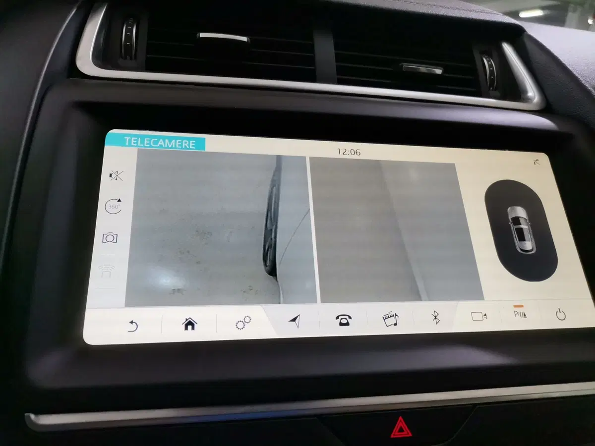 Jaguar E-Pace usata a Salerno (17)