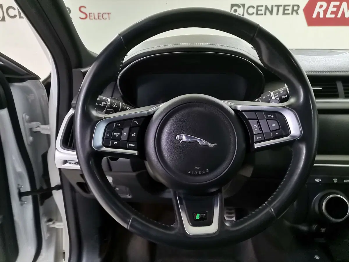 Jaguar E-Pace usata a Salerno (8)