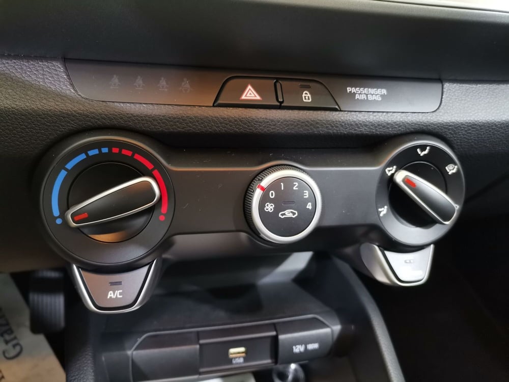 Kia Stonic nuova a Salerno (20)