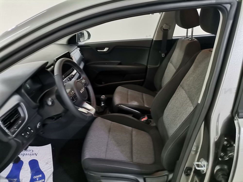 Kia Stonic nuova a Salerno (9)