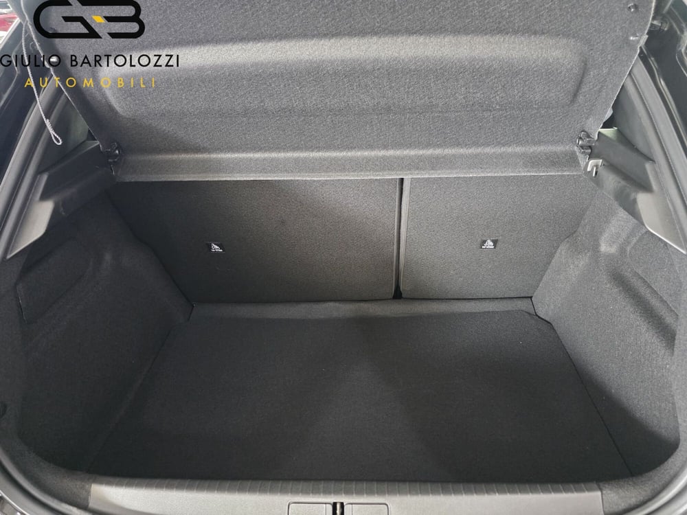 Peugeot 208 nuova a Prato (7)