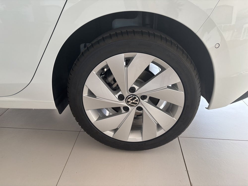 Volkswagen Golf nuova a Salerno (7)