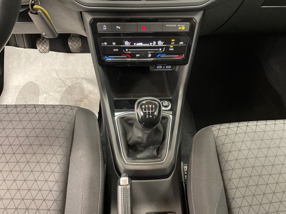Volkswagen T-Cross usata a Varese (16)