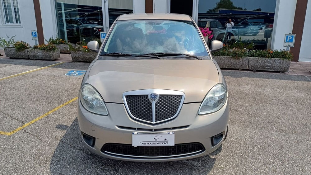 Lancia Ypsilon usata a Padova (2)
