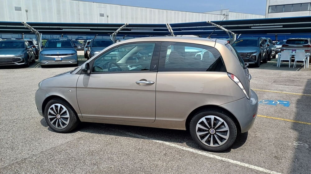 Lancia Ypsilon usata a Padova (3)