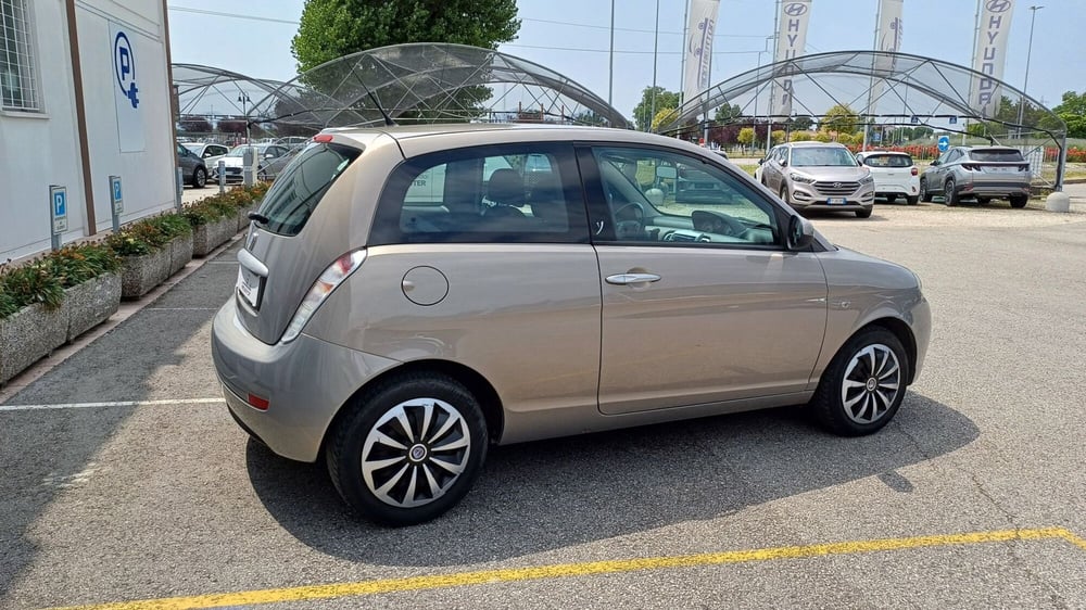 Lancia Ypsilon usata a Padova (5)
