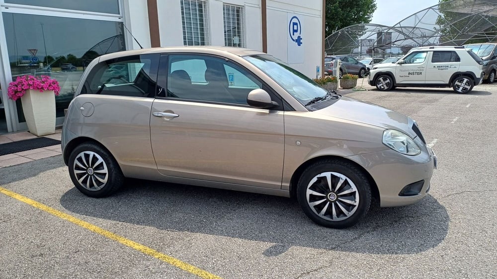 Lancia Ypsilon usata a Padova (6)