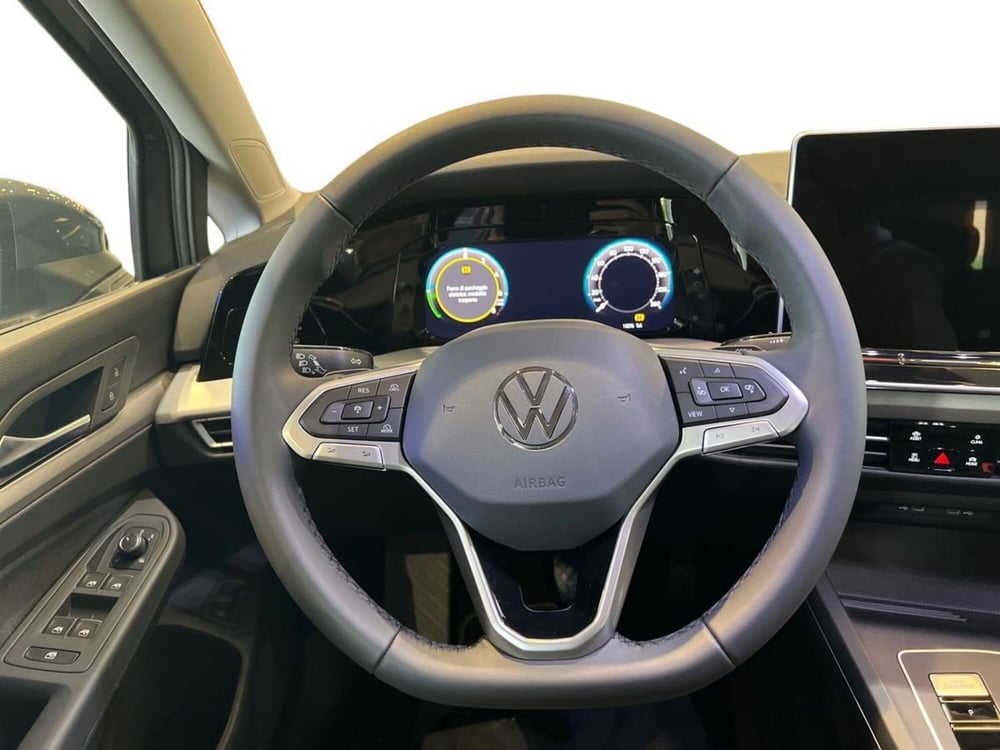 Volkswagen Golf nuova a Prato (10)