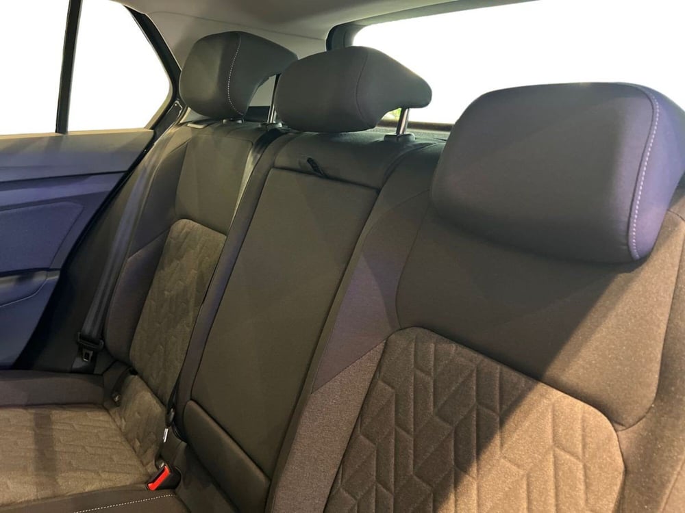 Volkswagen Golf nuova a Prato (12)