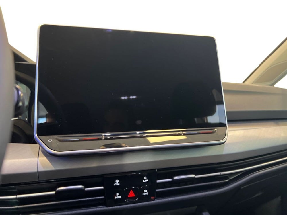 Volkswagen Golf nuova a Prato (14)