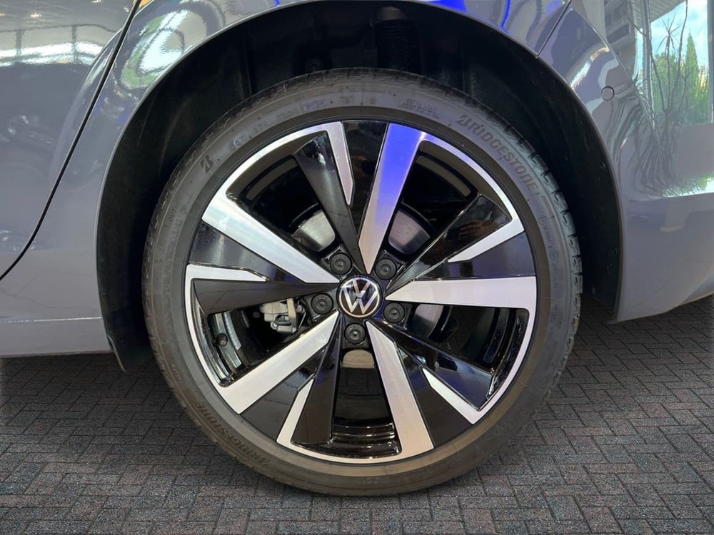 Volkswagen Golf nuova a Prato (6)