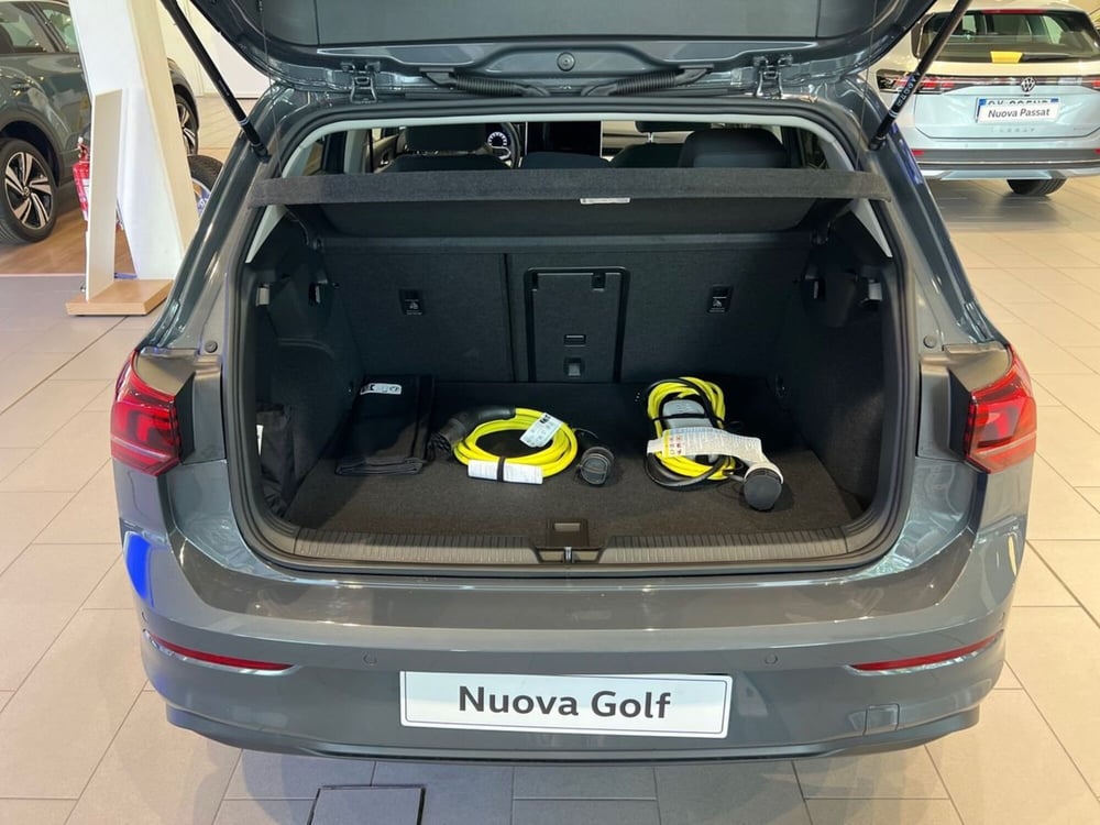 Volkswagen Golf nuova a Prato (8)